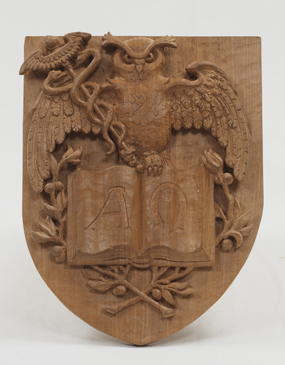 Unsere Auftragsarbeiten - Beispiel In Holz geschnitzes Wappen einer Stadt